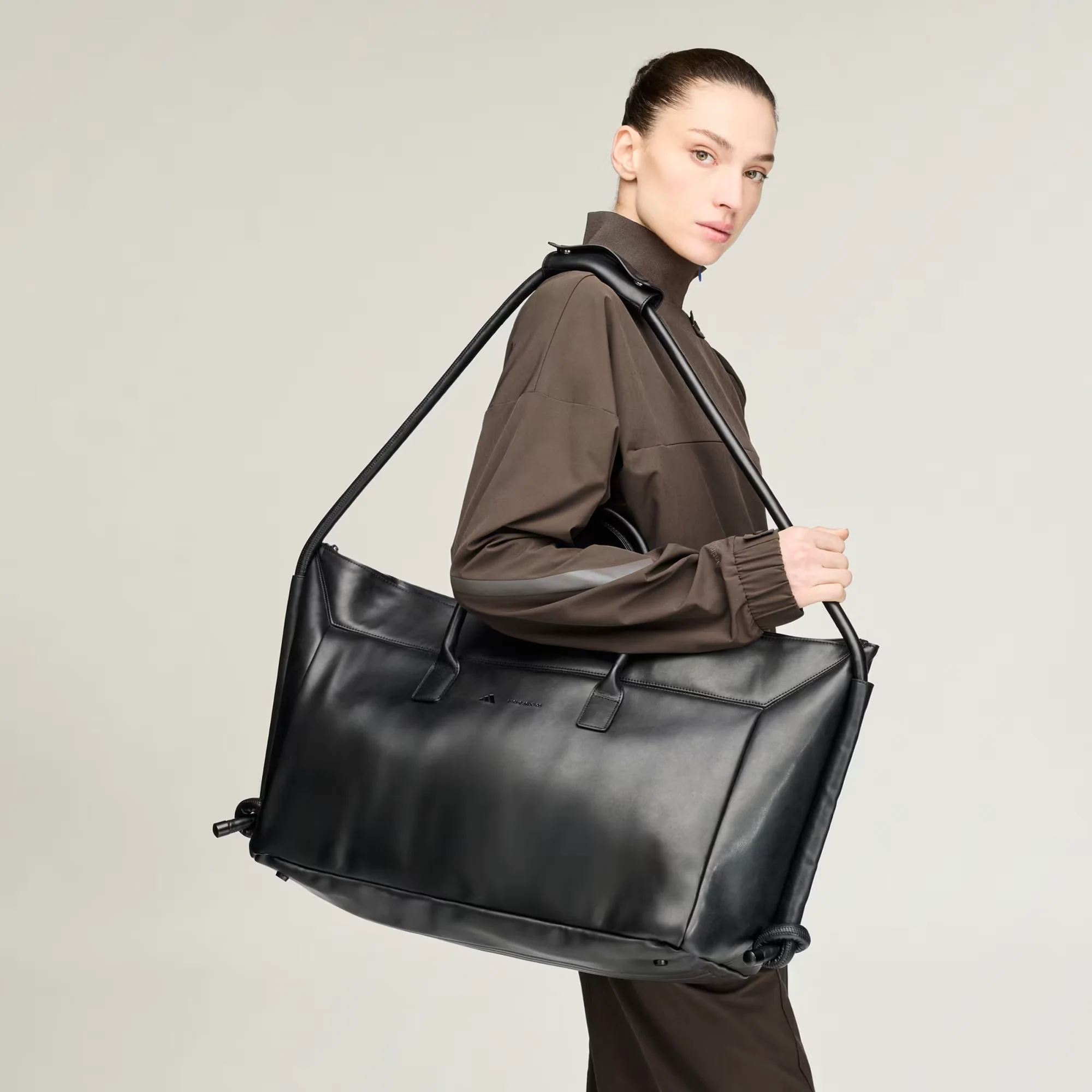Bolso Adidas X Entire Studios Gym - Image 5