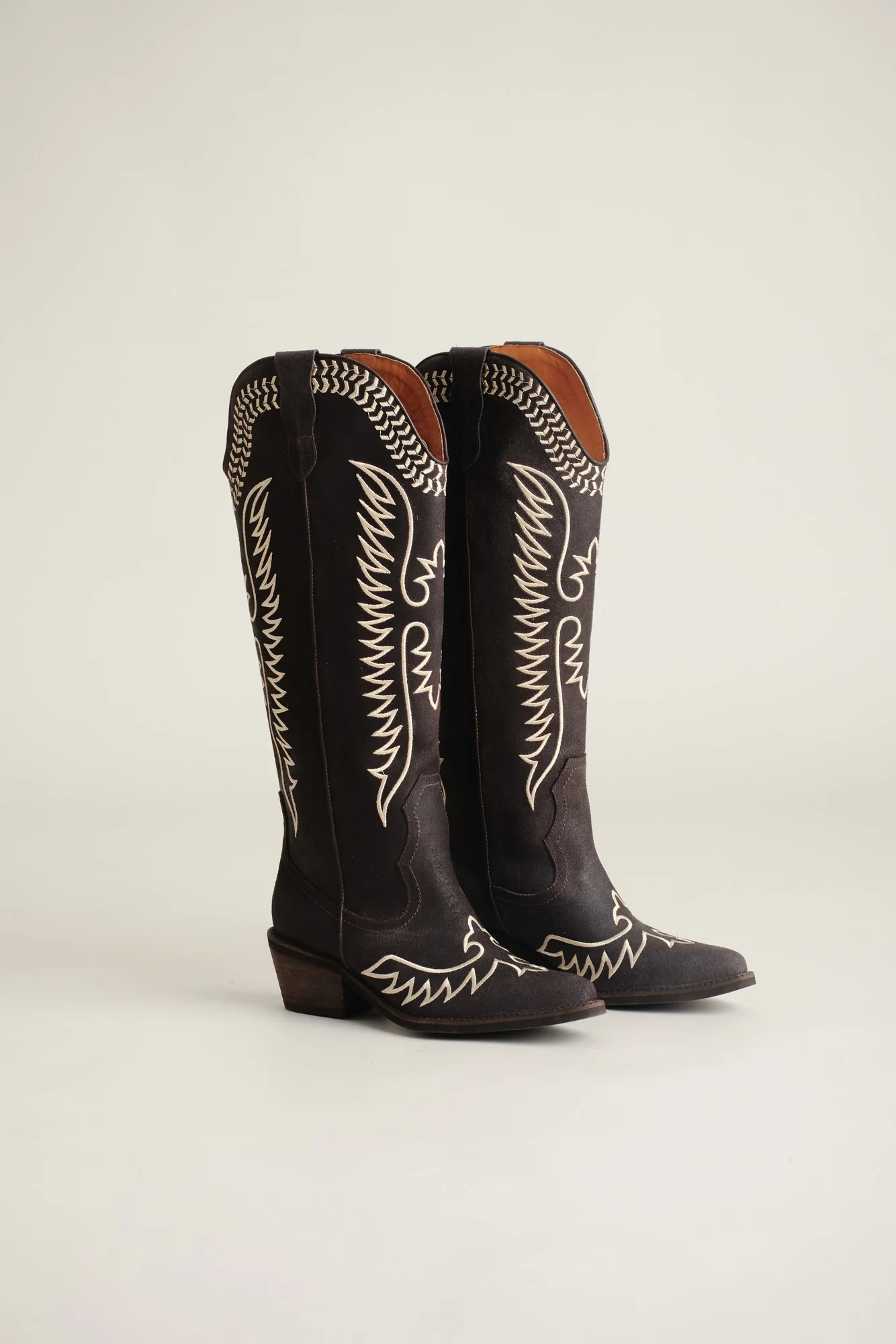Bota Kino - Image 2