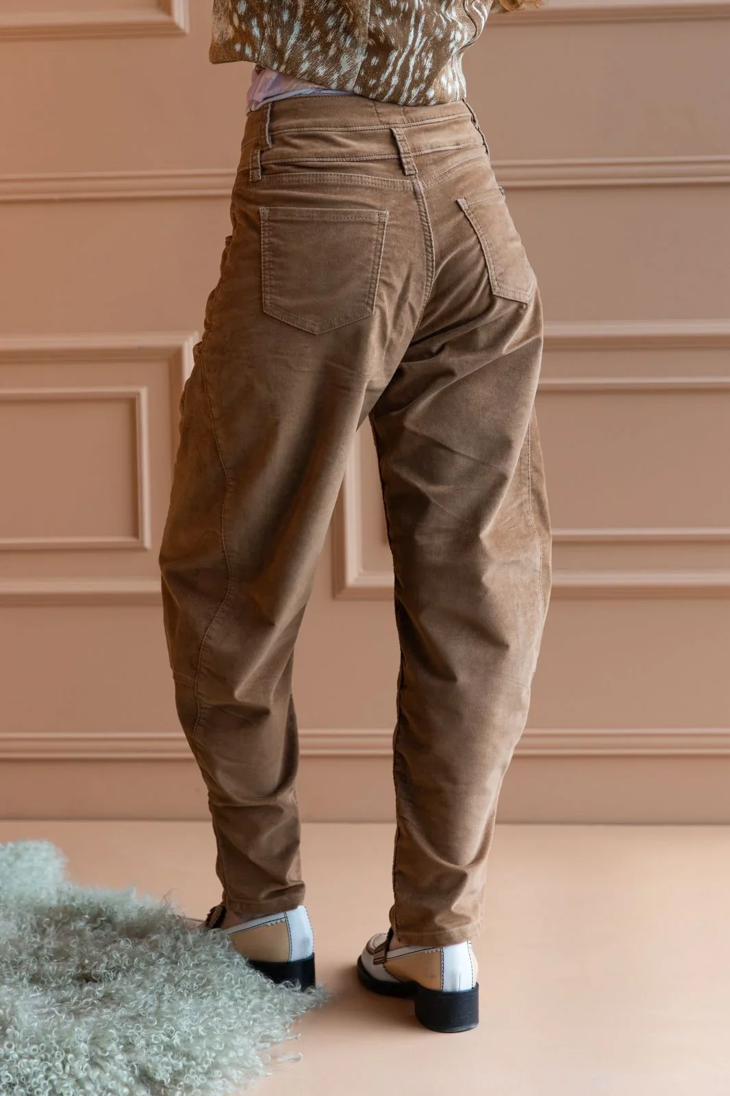 Jean Balloon Velvet Caramel - Image 3