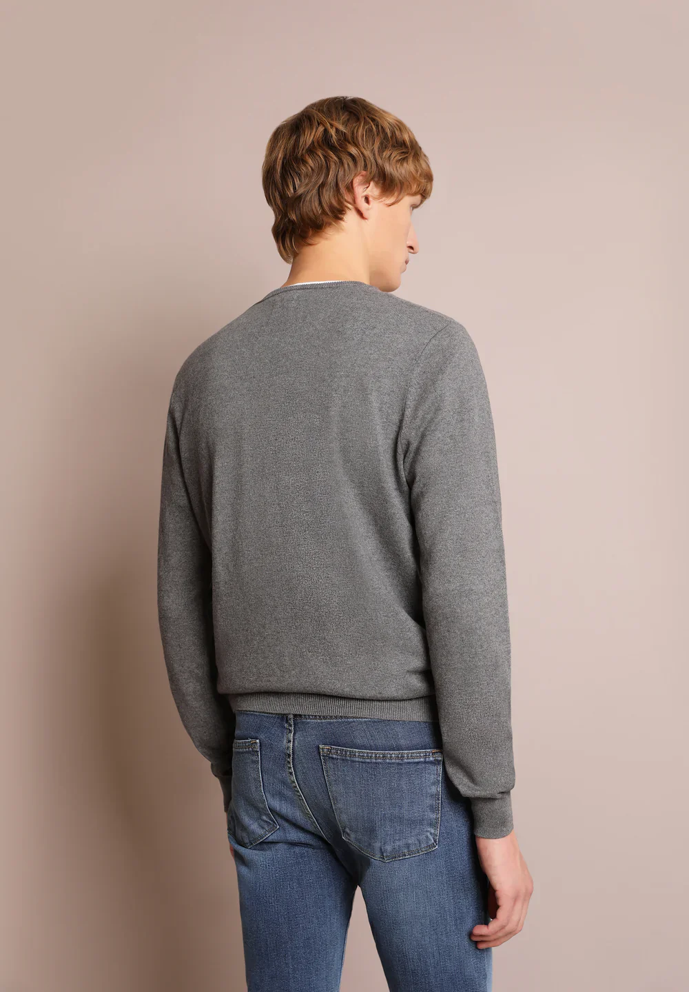 Sweater Cuello Pico Calavera - Image 4