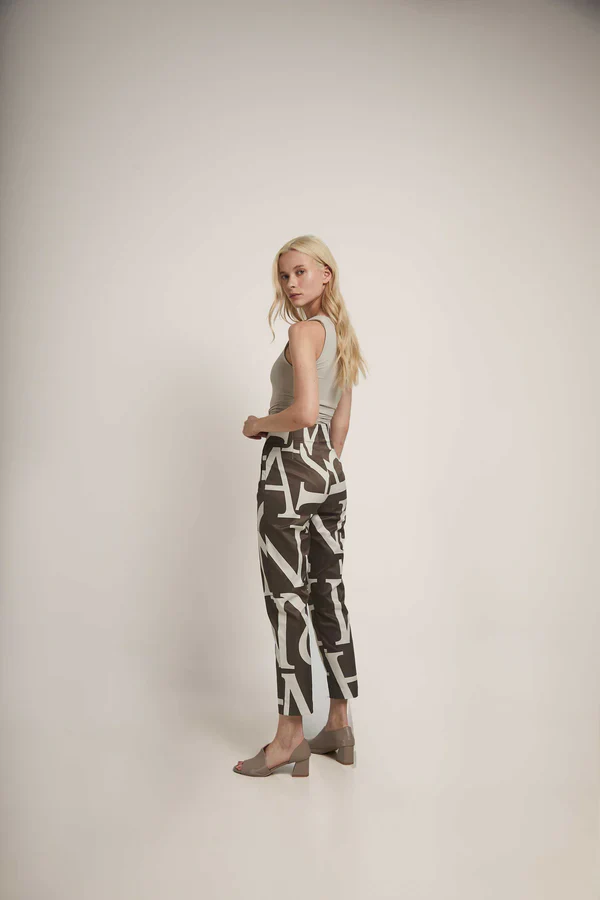 Pantalón Ola Letras - Image 2