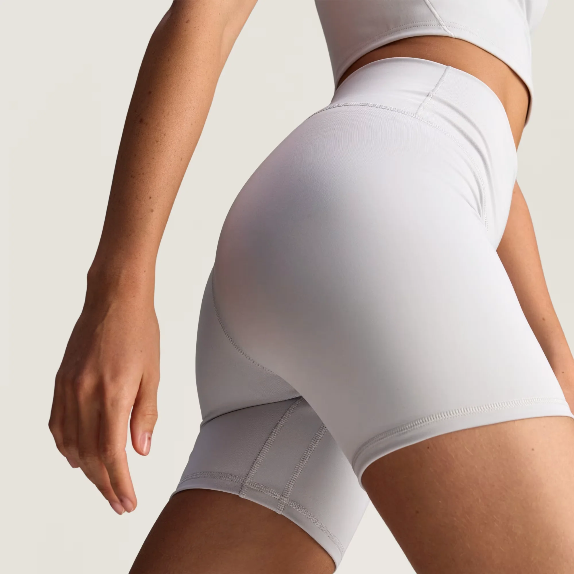 Shorts Adidas Yoga Mujer - Image 4