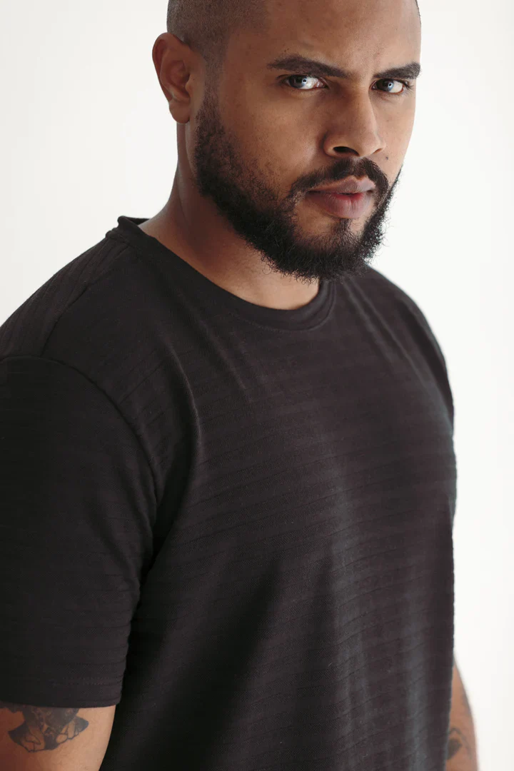 T-Shirt Negra Rayas Malla - Image 3