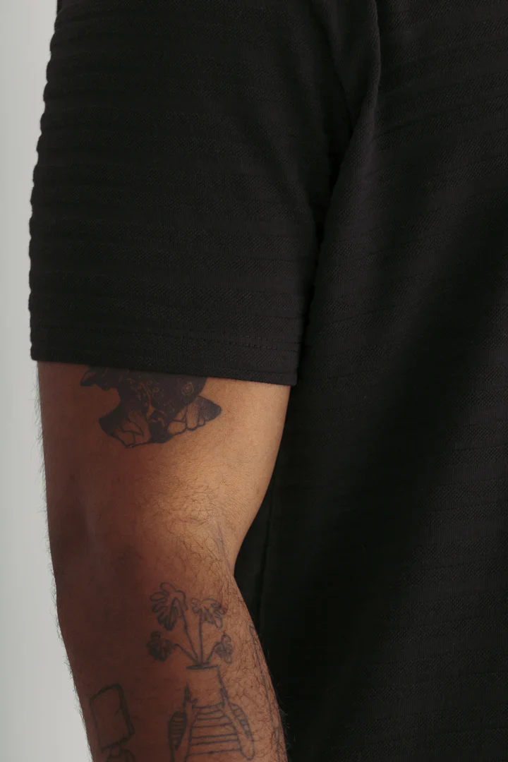 T-Shirt Negra Rayas Malla - Image 4