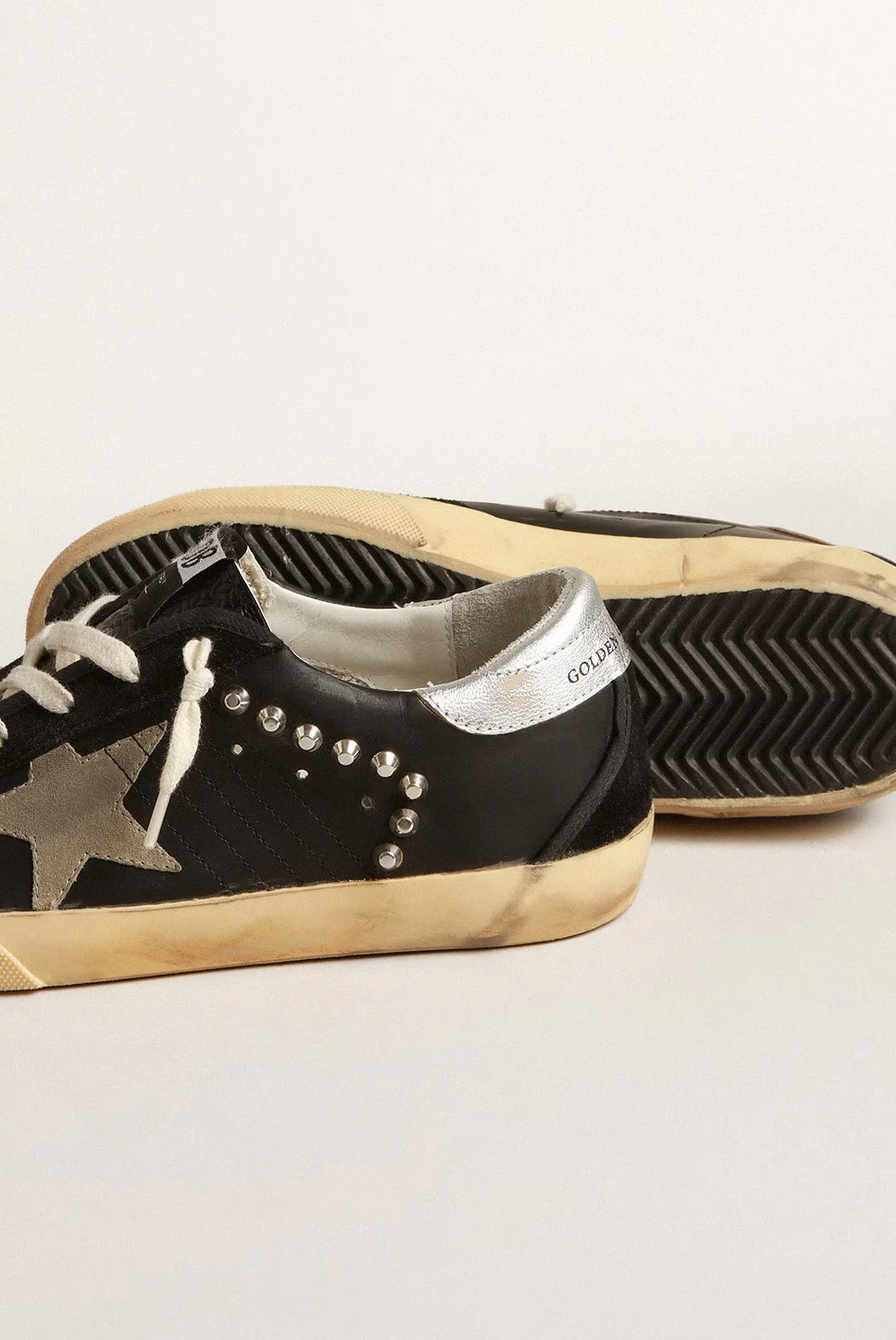 Tenis Golden Goose Super Star  Leather With Stitchings And Studs Mujer - Image 4