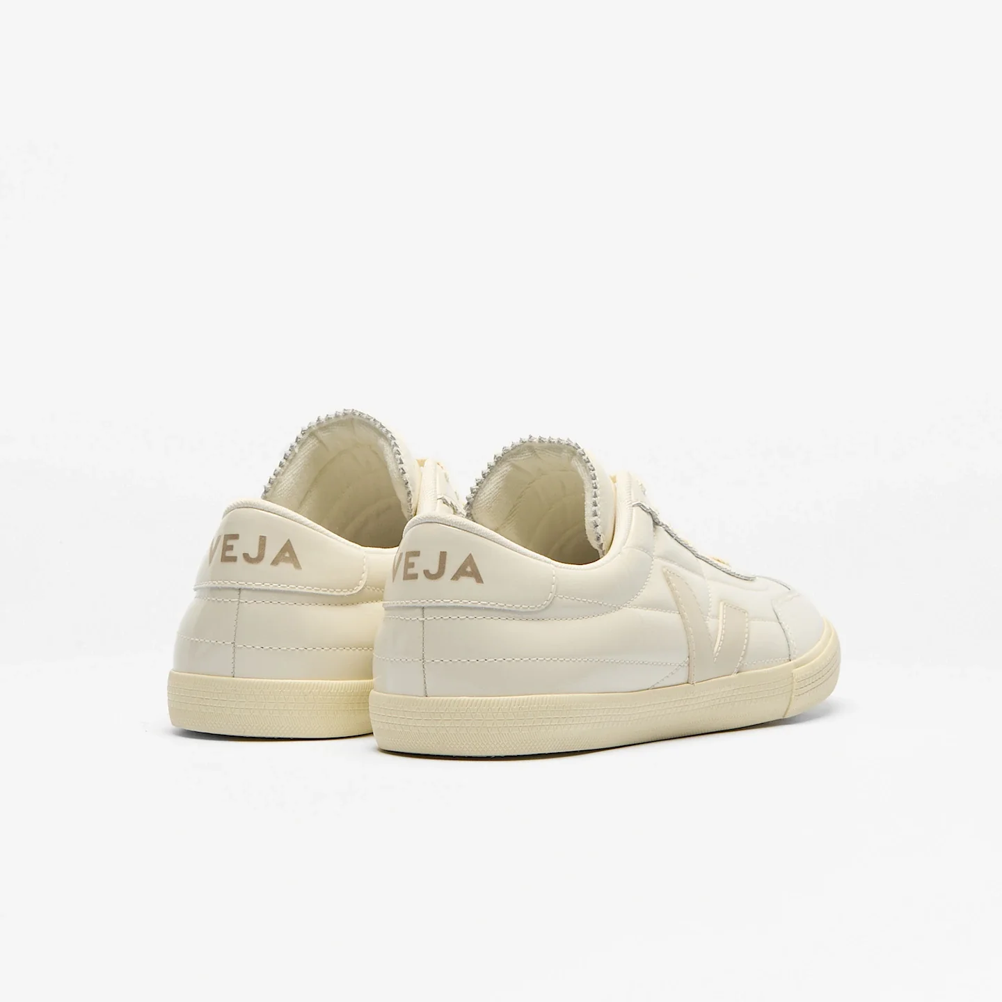 Tenis Veja De Hombre Panenka Patent Leather Offwhite - Image 3