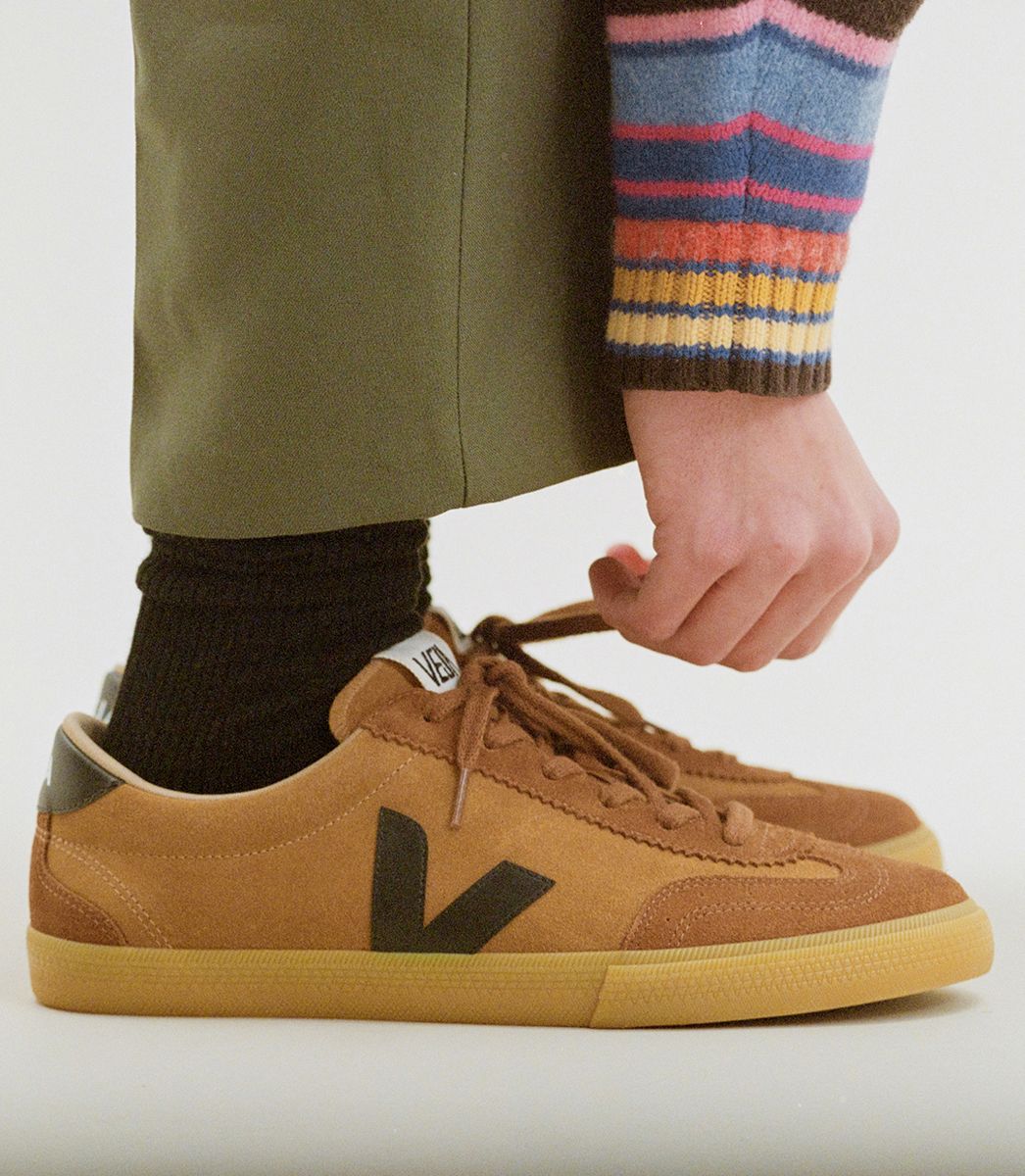 Tenis Veja de Hombre Volley Suede Camel - Image 3