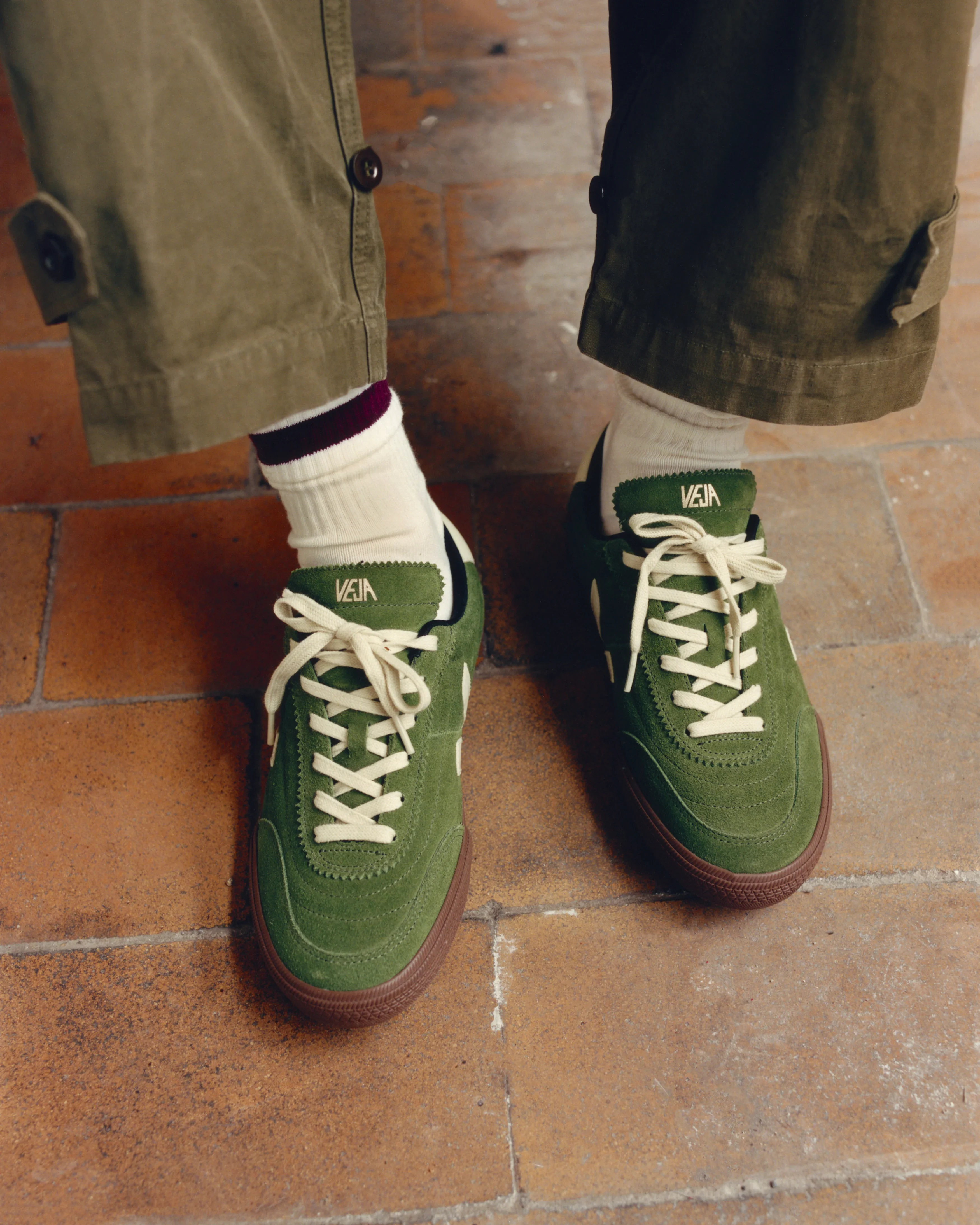 Tenis Veja De Mujer Panenka Suede Militar Pierre Bark - Image 4
