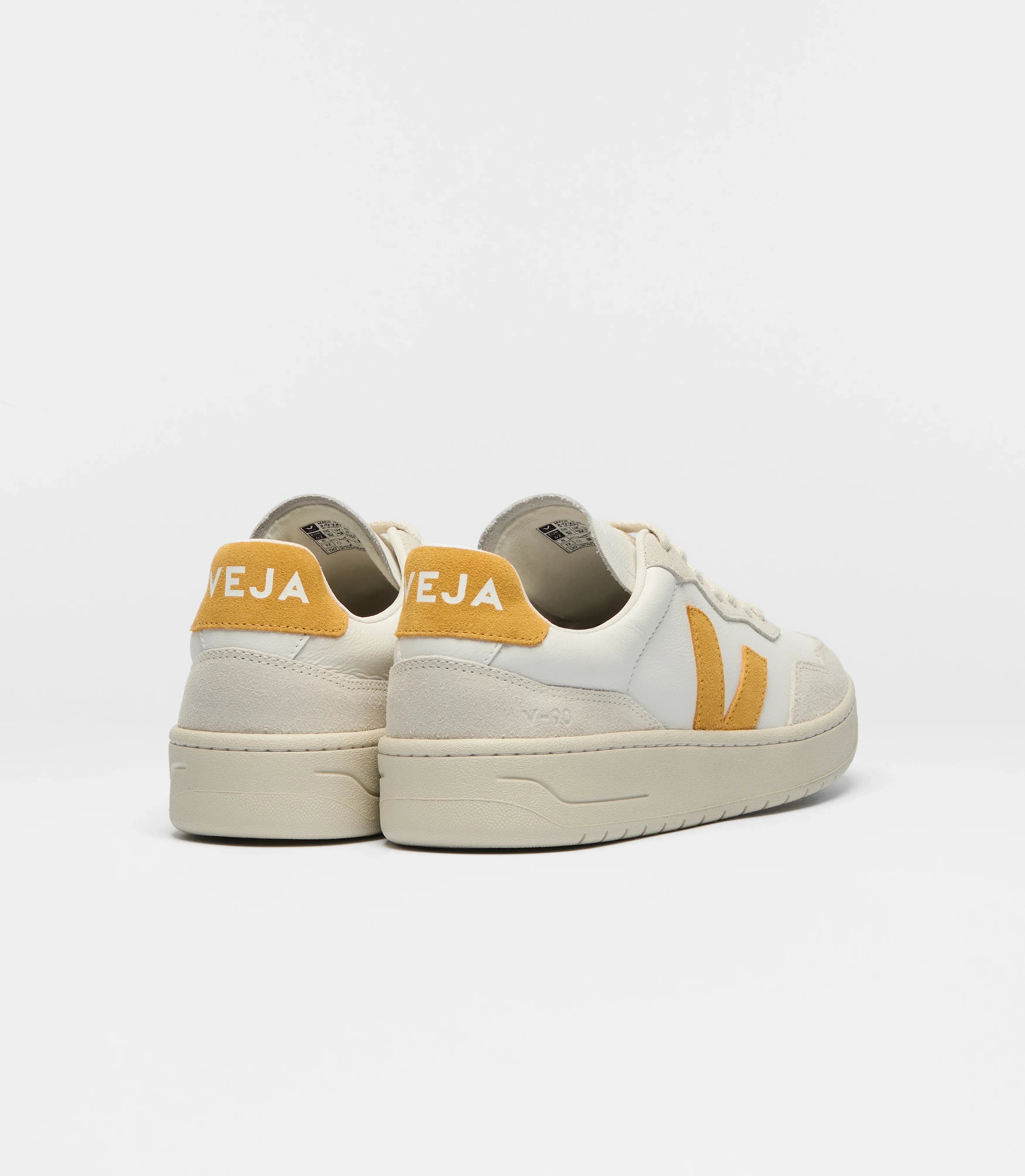 Tenis Veja De Mujer V-90 Leather White Safran - Image 3