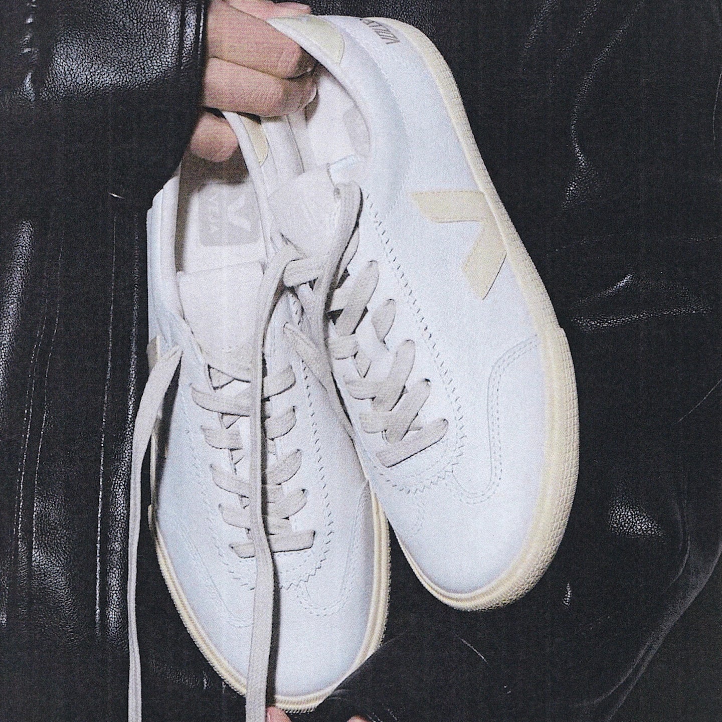 Tenis Veja De Mujer Volley Signature O.t. - Image 4