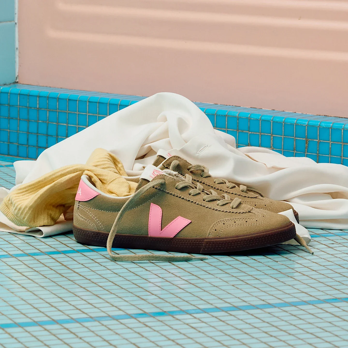 Tenis Veja De Mujer Volley Suede Taupe Malibu Bark - Image 4