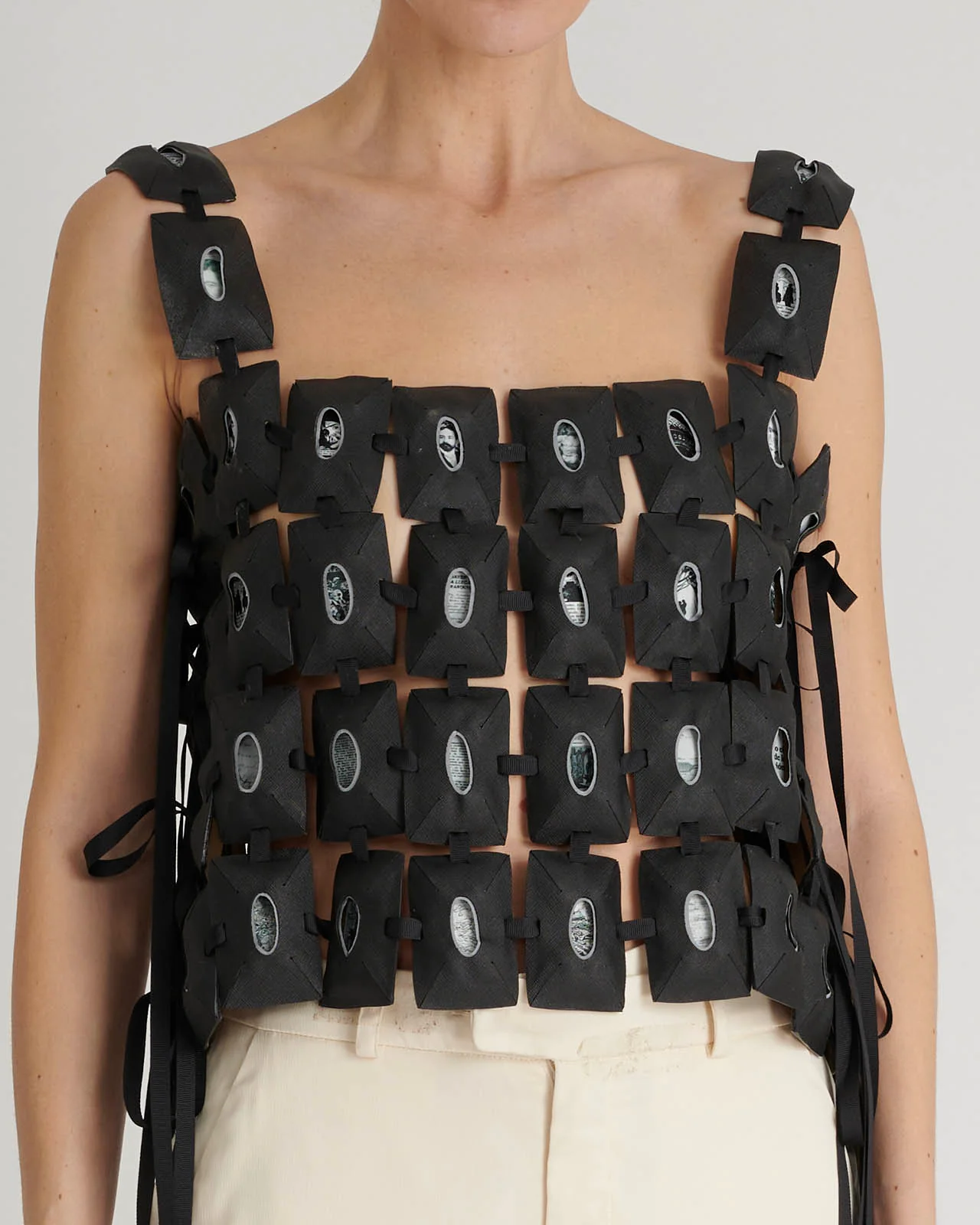Top Reja Relicario Negro
